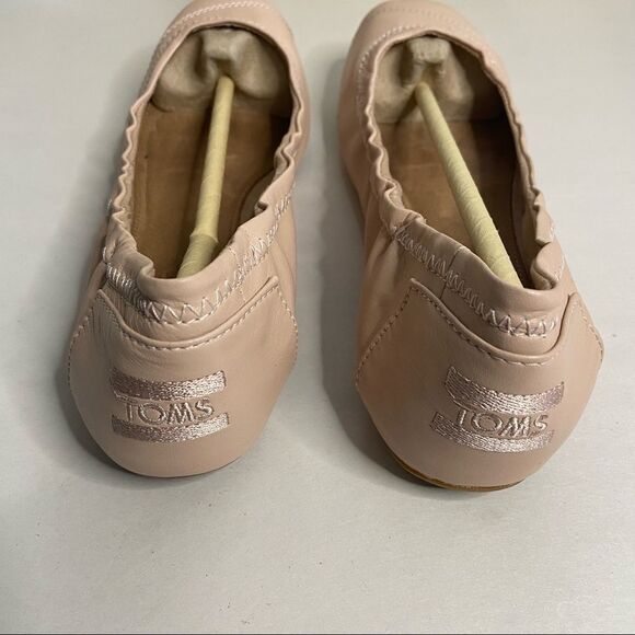 TOMS VEGAN LEATHER BALLET FLATS in NUDE - Picture 3 of 7